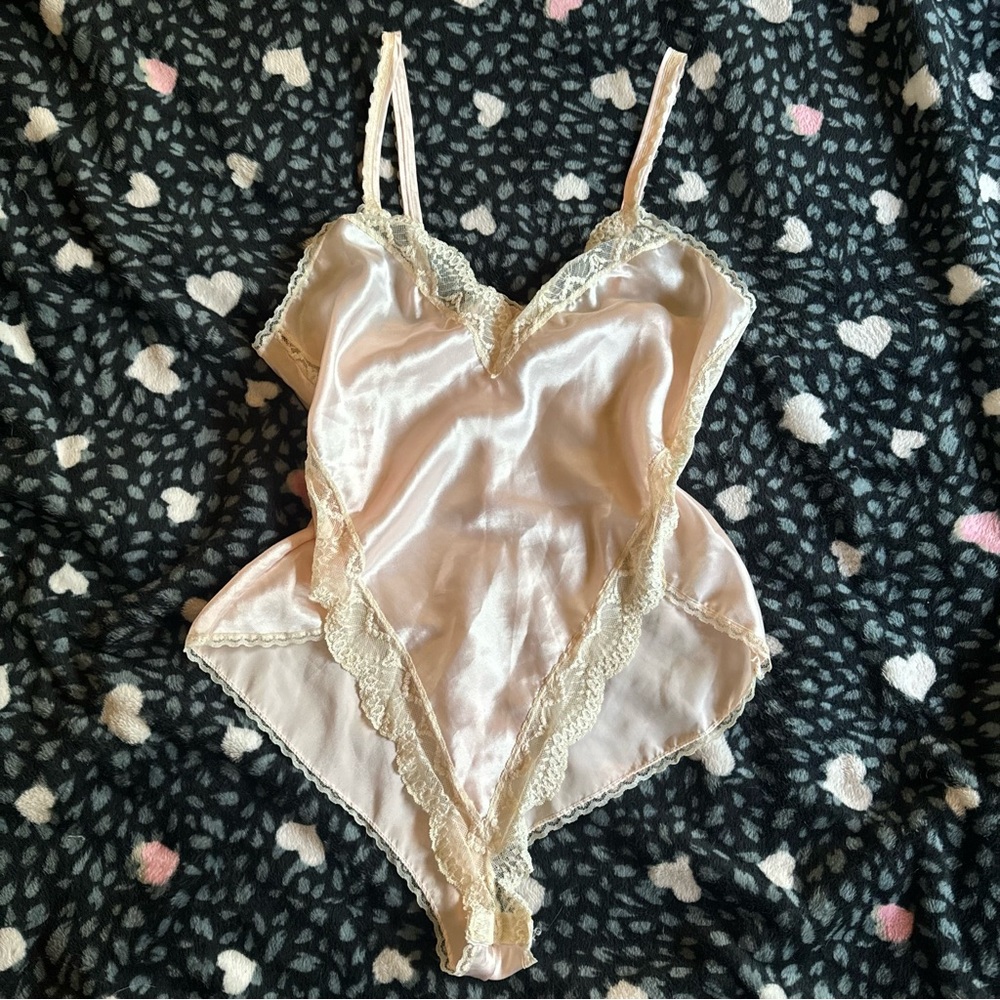 Vintage Elegant Cream Rose Lace Bodysuit